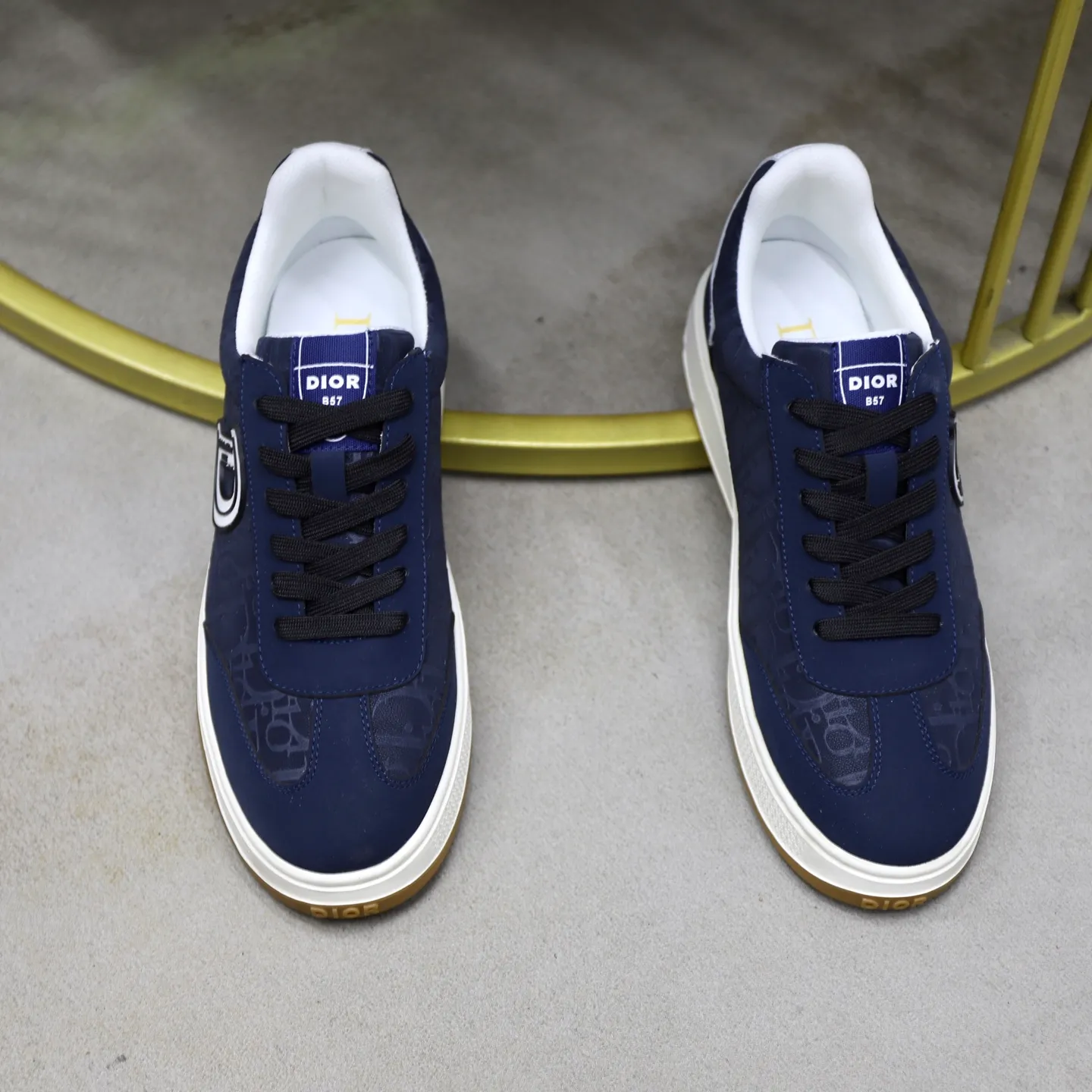 Ex-factory price: 400💰🙅‍♂️🙅‍♂️🙅‍♂️ Brand: Dior DIOR Standard code: 38-44 (45 customized) Grade: Same as the official website Material: Original cowhide material spliced with brand cloth Comfortable and breathable lining Lightweight and wear-resistant sports outsole Style category: Men's fashion casual shoes Running sports shoes Distinguished luxury brand elements Top luxury color: actual picture color